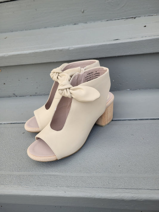 Heeled Sandals With Bow