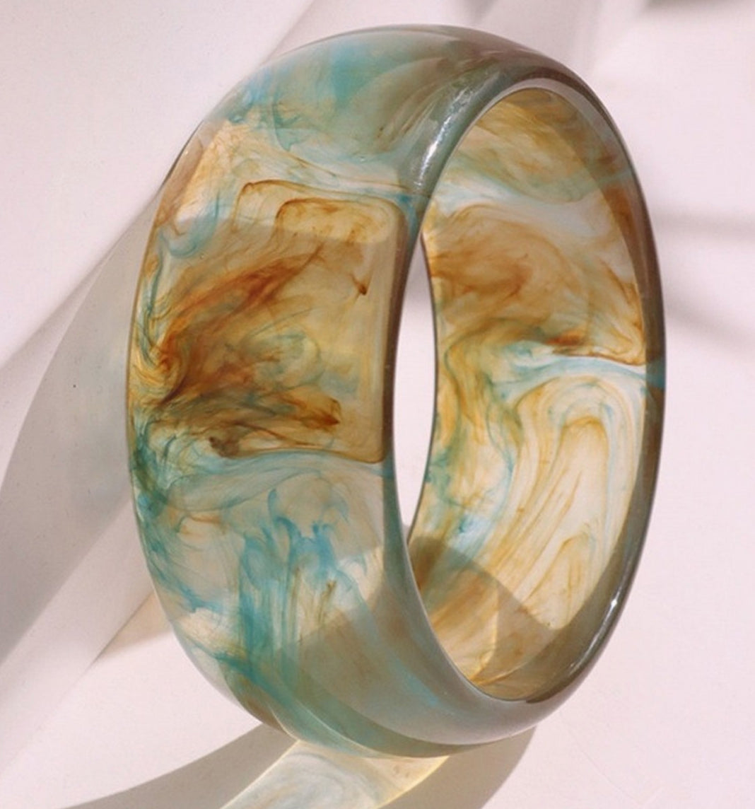 Irregular Translucent Fashion Bracelet