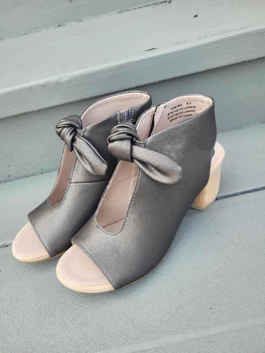 Heeled Sandals With Bow